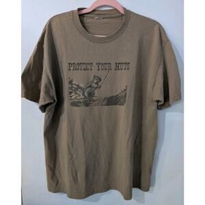 VINTAGE "Protect Your Nuts" Squirrel Graphic T-Shirt Distressed Men's LARGE